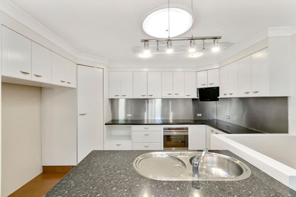 42 Cooleroo Crescent, Southport QLD 4215, Southport - Thumbnail 7