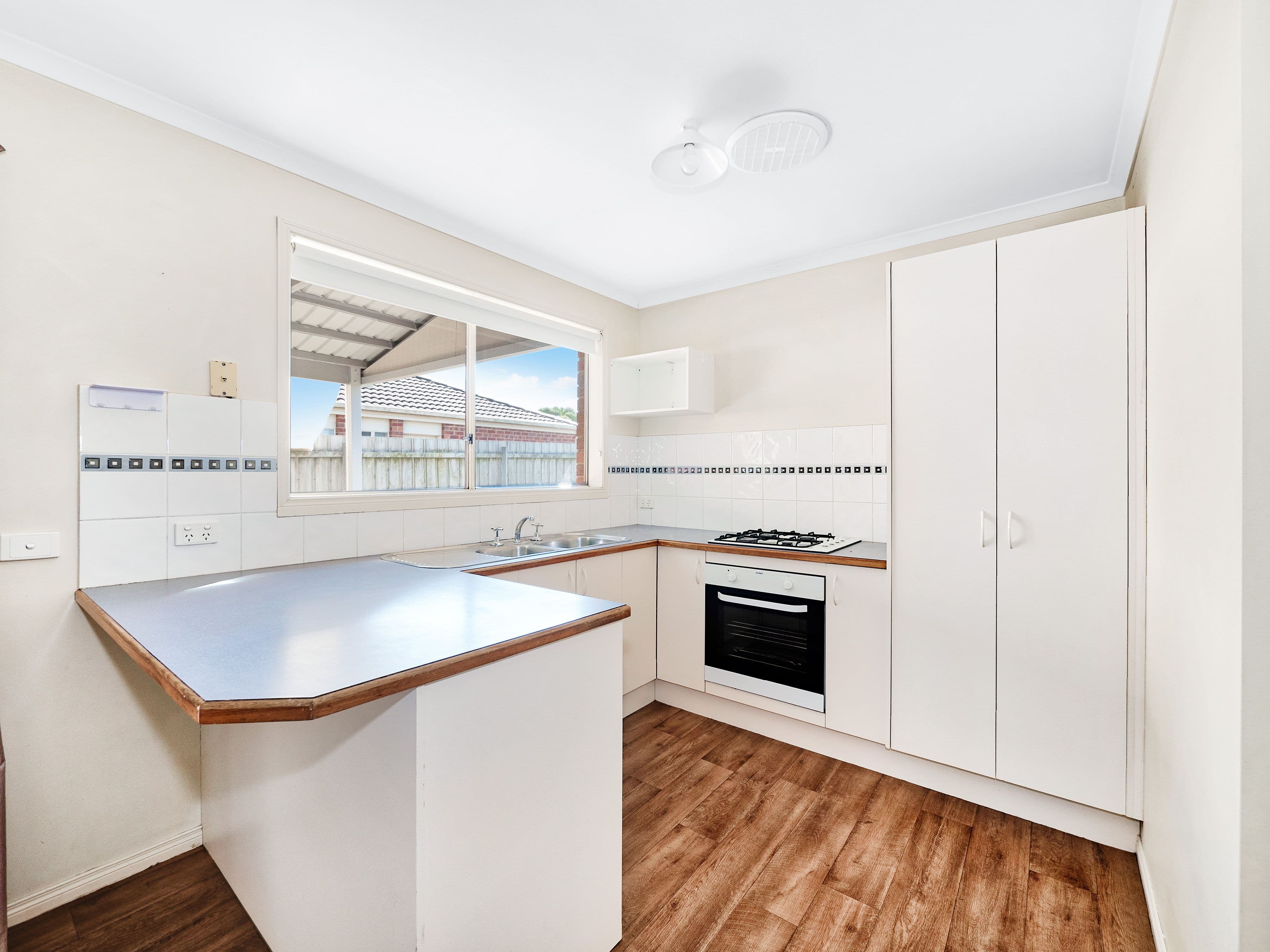 17 Fishburn Place, Cranbourne West VIC 3977, Cranbourne West - Thumbnail 2