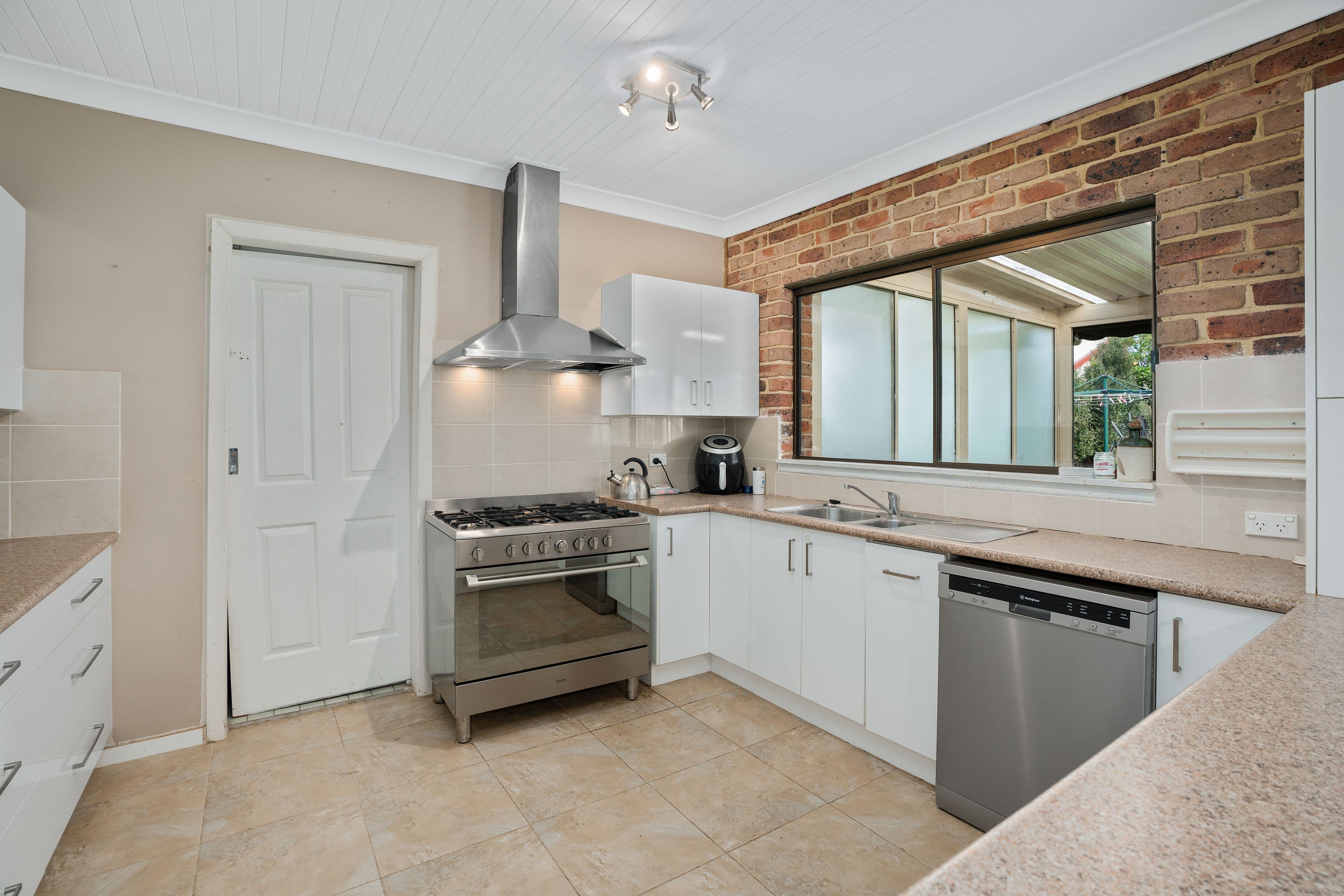 9 Thompson Court, Altona Meadows - Thumbnail 7