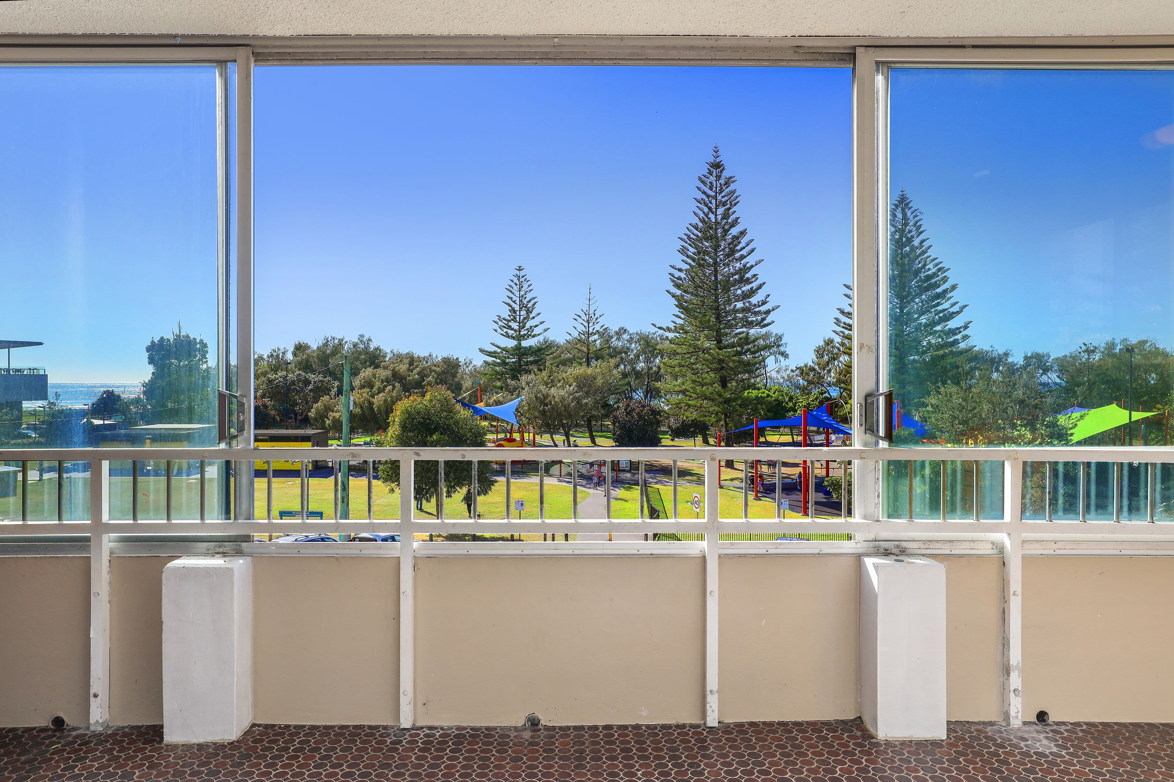 4 Elizabeth Avenue 'Broadbeach Towers', Broadbeach QLD 4218, Broadbeach - Thumbnail 2
