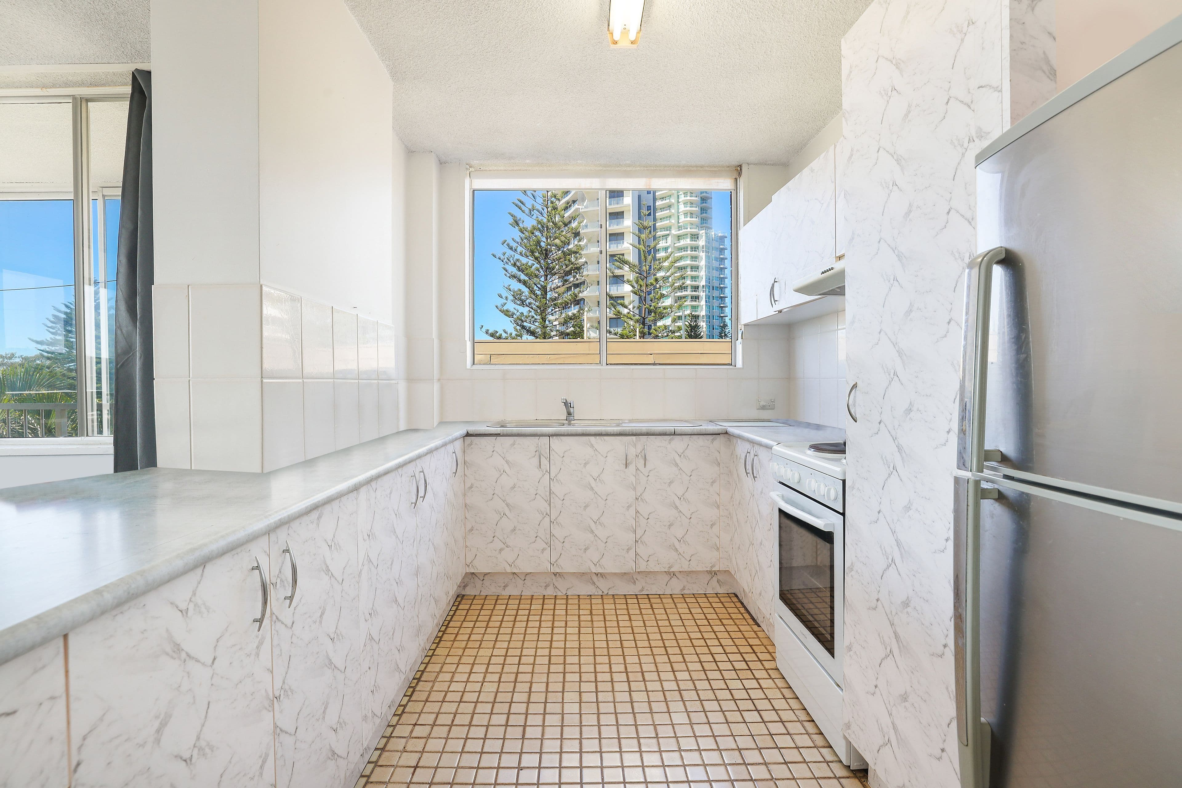 4 Elizabeth Avenue 'Broadbeach Towers', Broadbeach QLD 4218, Broadbeach - Thumbnail 4