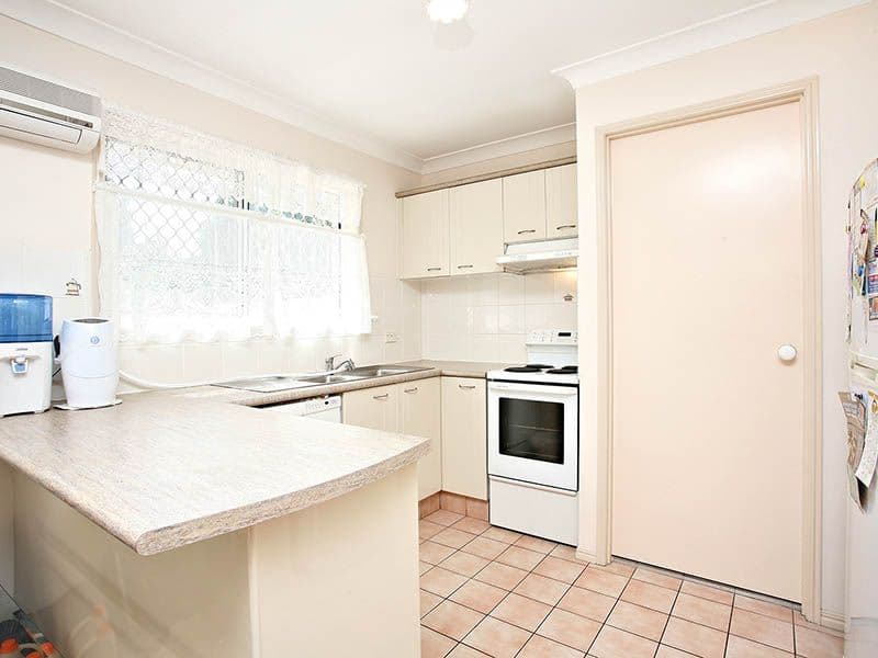 16 ARCADIA Street, EIGHT MILE PLAINS QLD 4113, Eight Mile Plains - Thumbnail 2