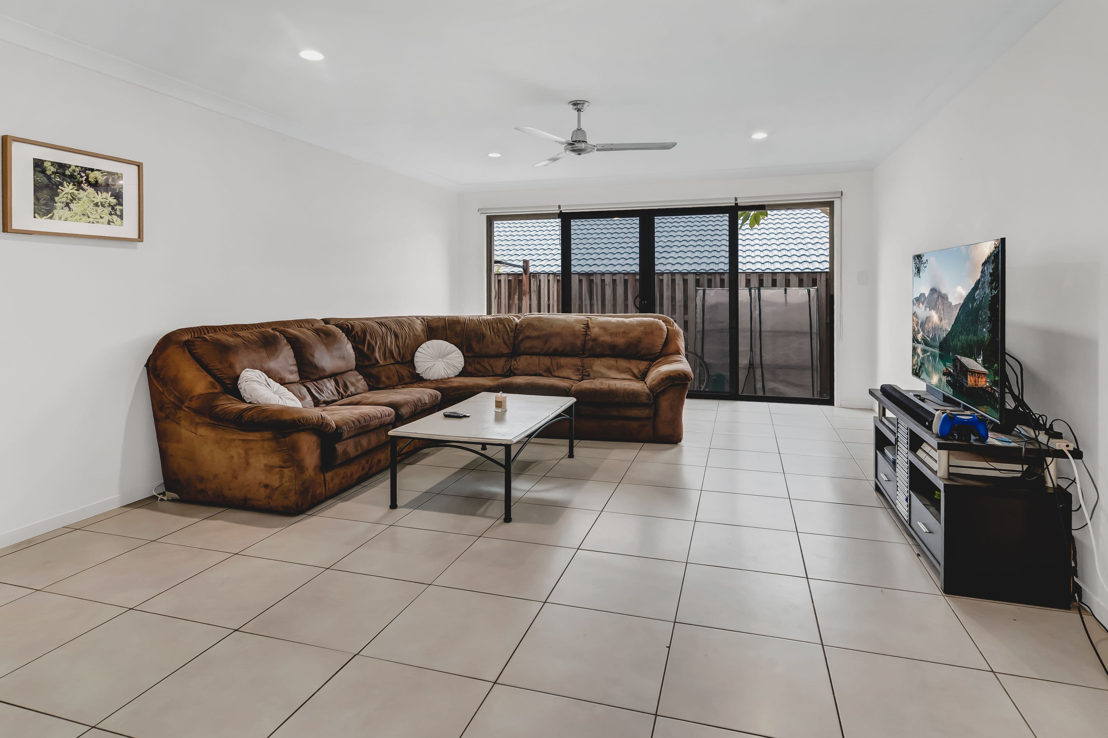 15 Barradeen Circuit, Pacific Pines QLD 4211, Pacific Pines - Thumbnail 4