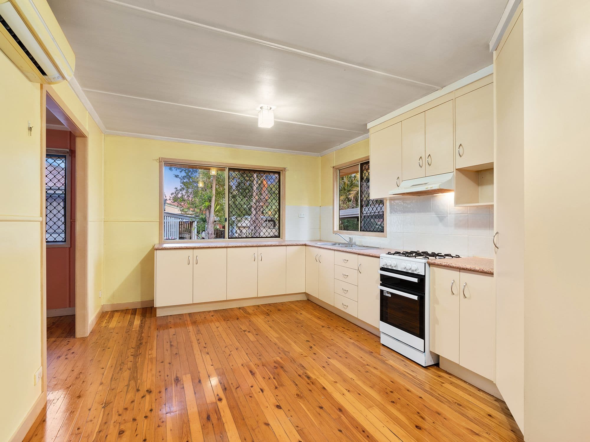 16 Birrell Street, Leichhardt QLD 4305, Leichhardt - Thumbnail 7