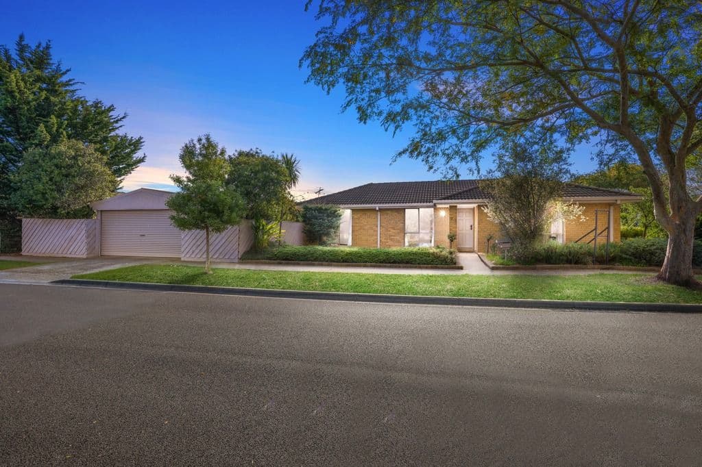 27 Thames Boulevard, Werribee VIC 3030, Werribee - Thumbnail 2