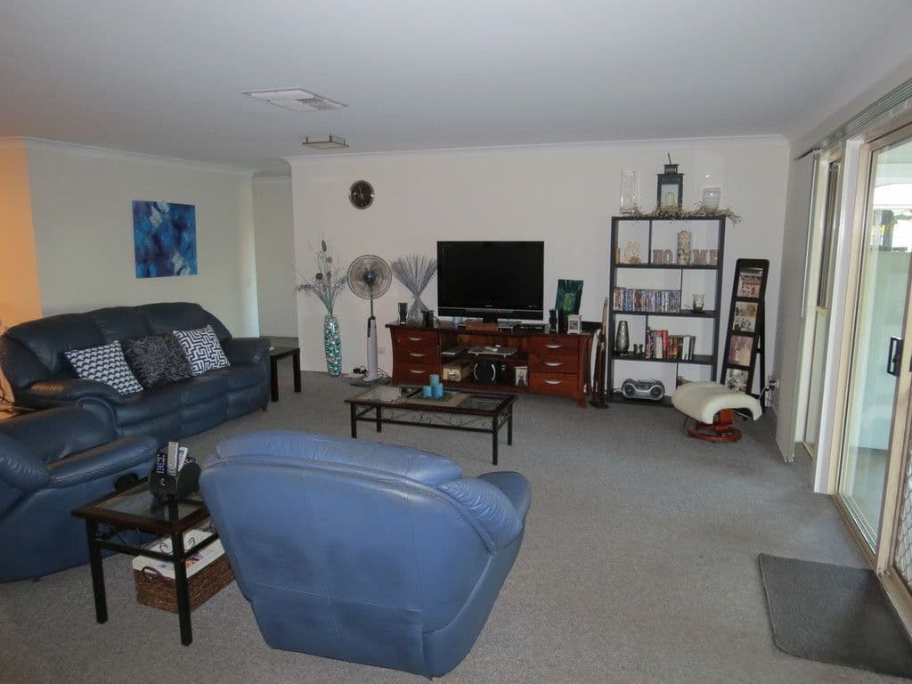 21 Cowan Crescent, Emerald QLD 4720, Emerald - Thumbnail 2