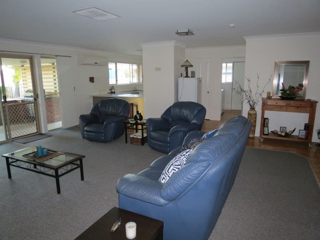 21 Cowan Crescent, Emerald QLD 4720, Emerald - Thumbnail 3