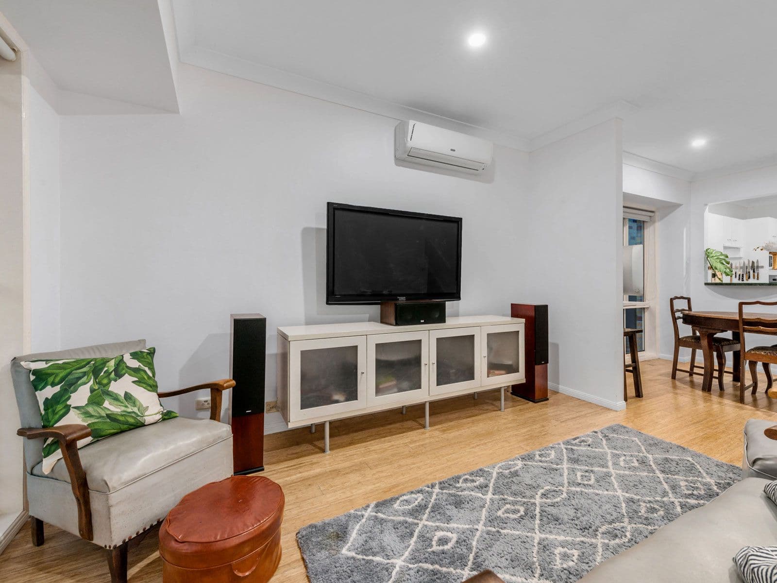 7 Titania Street, Morningside QLD 4170, Morningside - Thumbnail 2