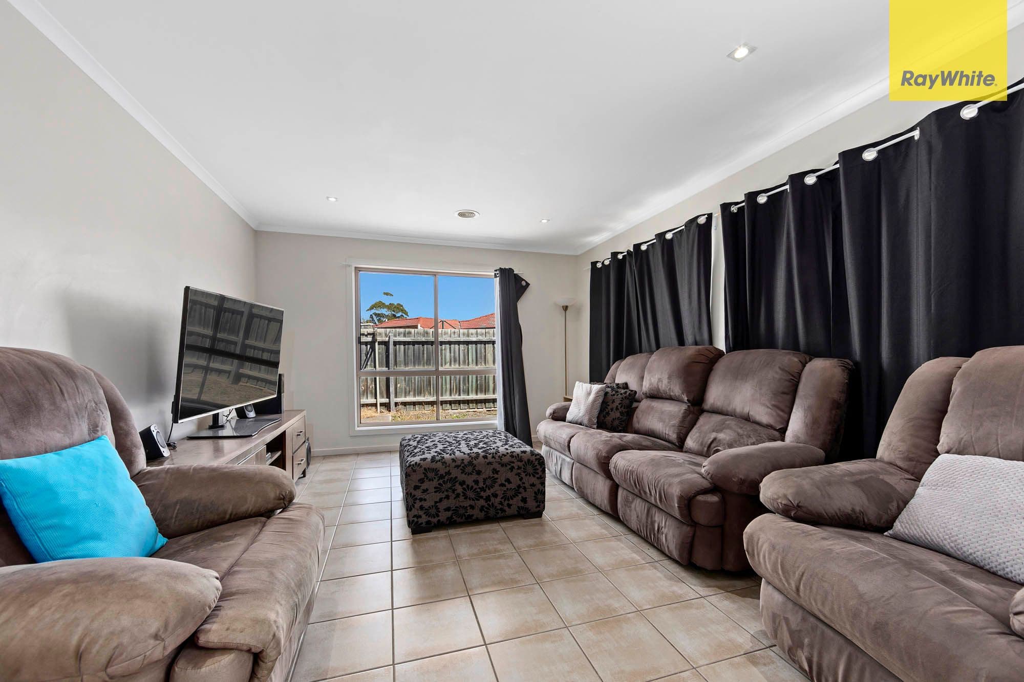 13A Malleehen Street, Werribee VIC 3030, Werribee - Thumbnail 2