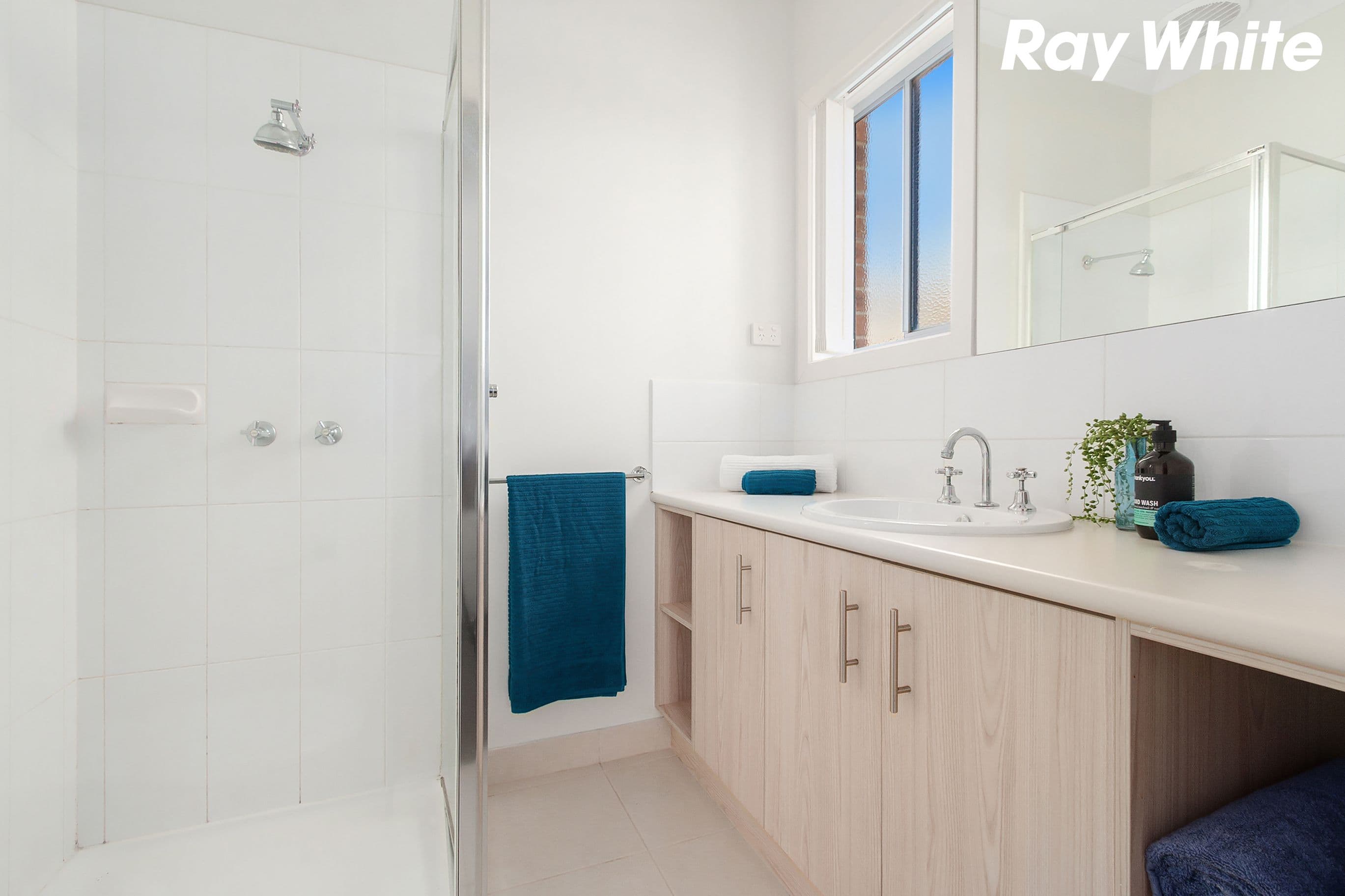 35 Edgeware Close, Pakenham VIC 3810, Pakenham - Thumbnail 4