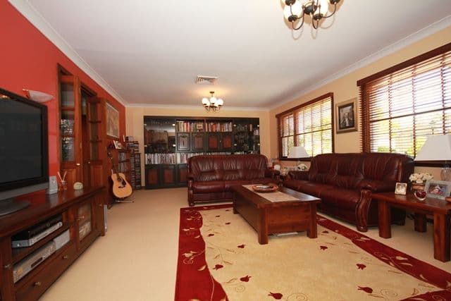 89 Amaroo Avenue, GEORGES HALL NSW 2198, Georges Hall - Thumbnail 2