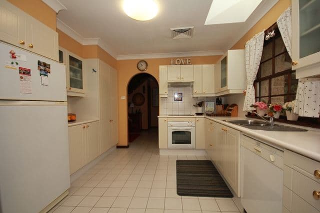 89 Amaroo Avenue, GEORGES HALL NSW 2198, Georges Hall - Thumbnail 3