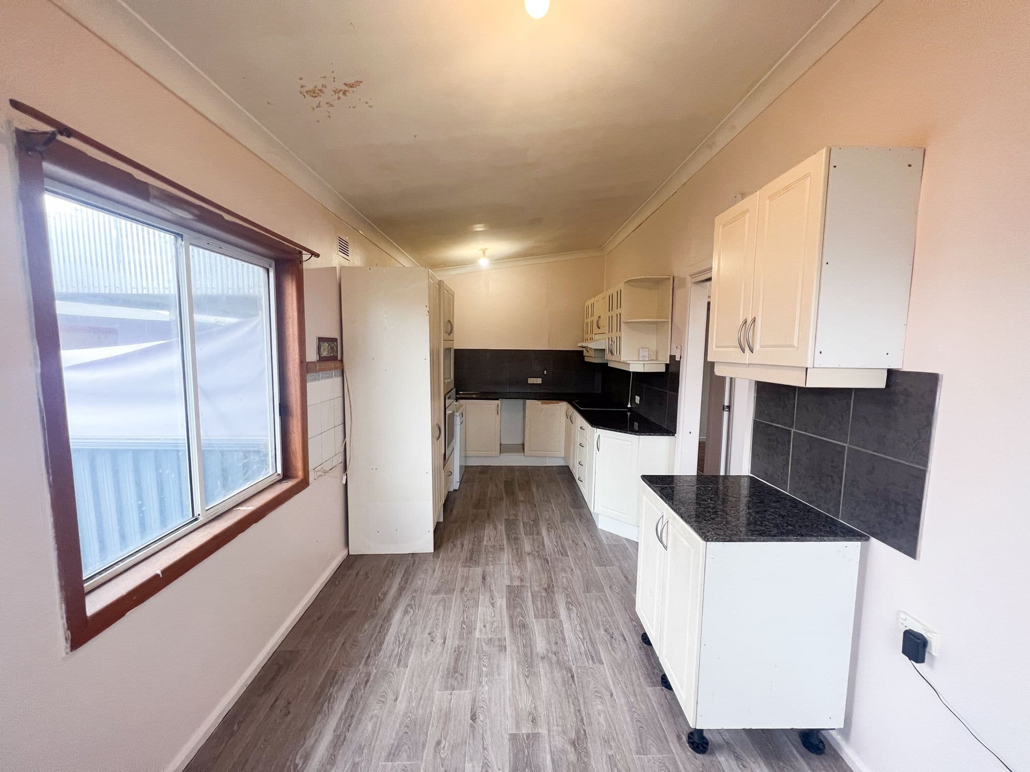 6 Montgomery Street, West Wyalong NSW 2671, West Wyalong - Thumbnail 4