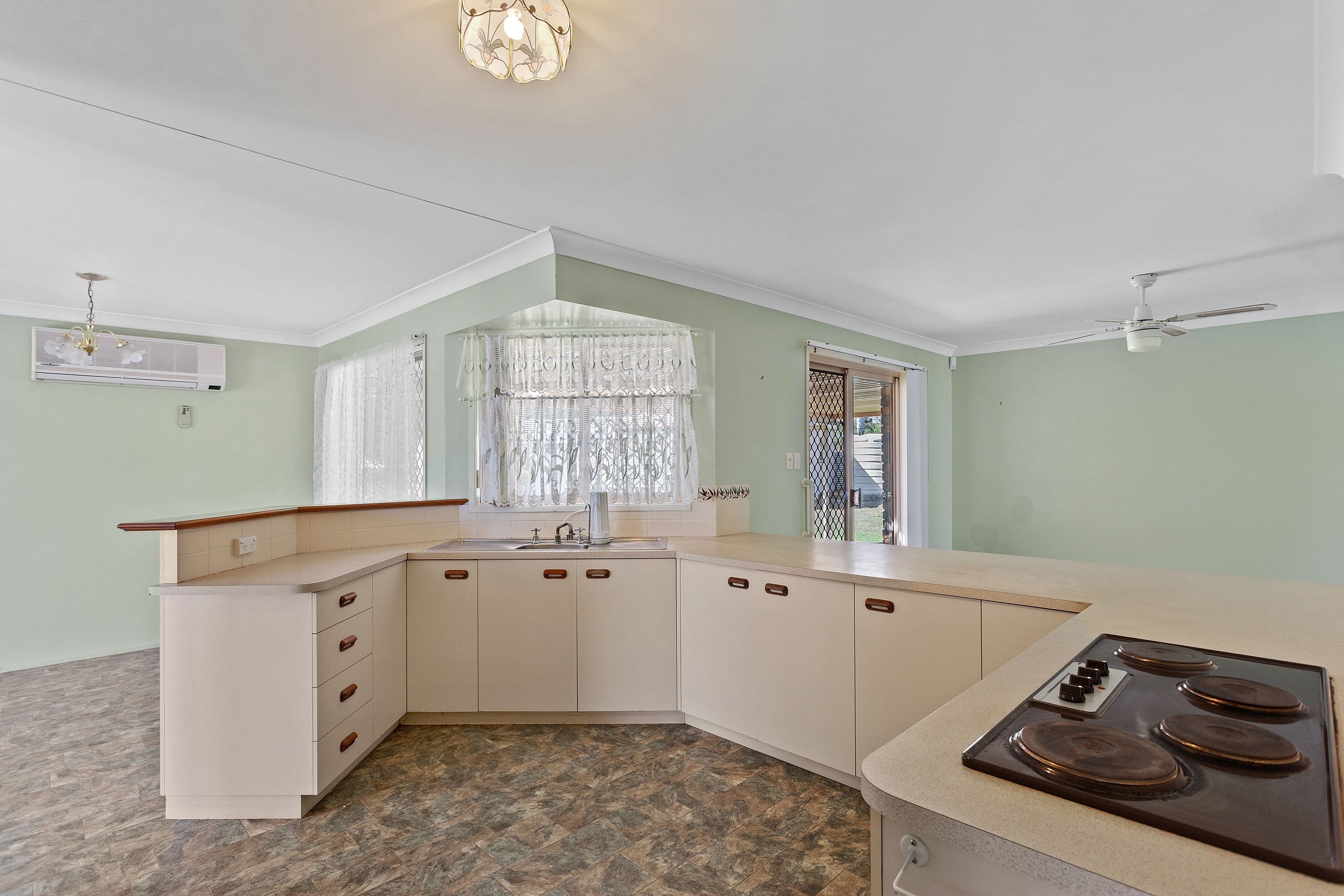 32 Robb Street, Oakey QLD 4401, Oakey - Thumbnail 2