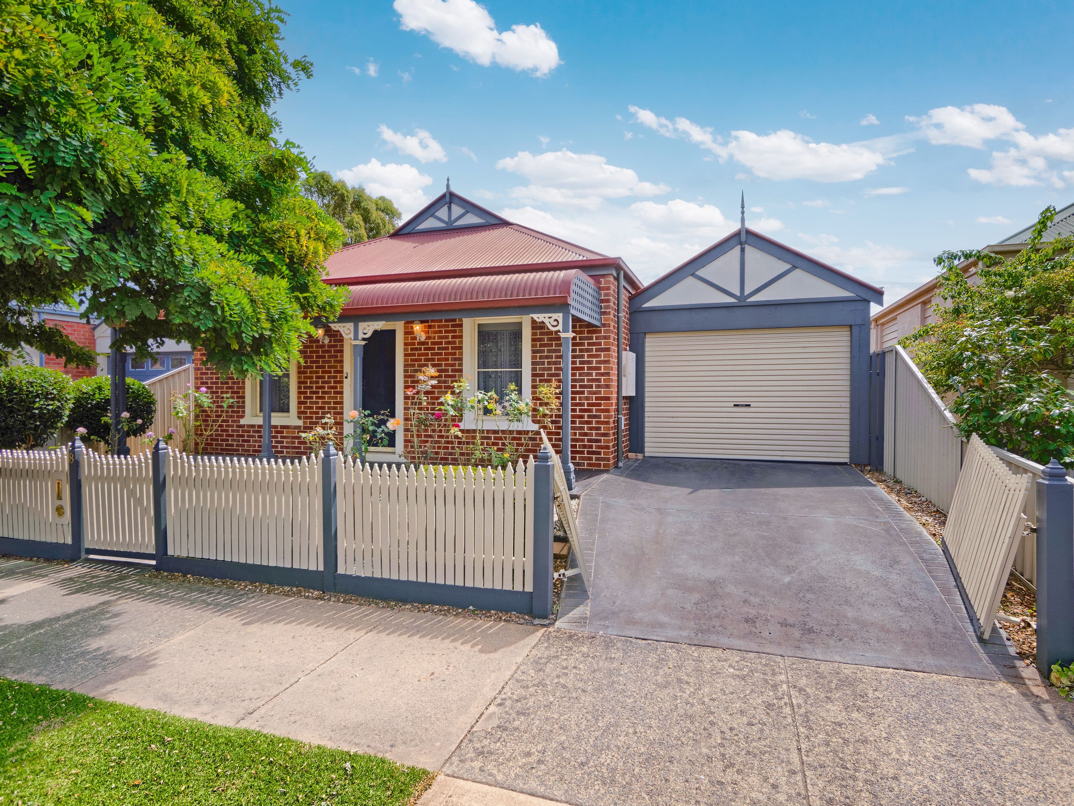 8 Honeysuckle Close, Pakenham VIC 3810, Pakenham - Image 1