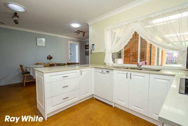 8 Quinn Place, PRAIRIEWOOD NSW 2176, Prairiewood - Thumbnail 2
