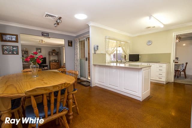 8 Quinn Place, PRAIRIEWOOD NSW 2176, Prairiewood - Thumbnail 3