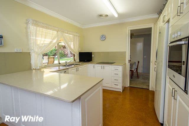 8 Quinn Place, PRAIRIEWOOD NSW 2176, Prairiewood - Thumbnail 5