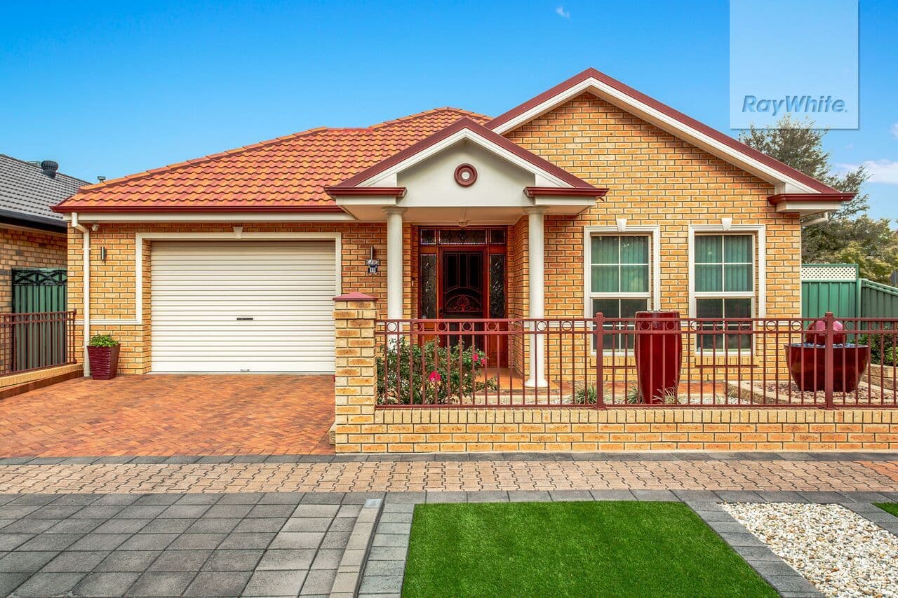 41 Apsley Bend, Tapping, Tapping - Image 1