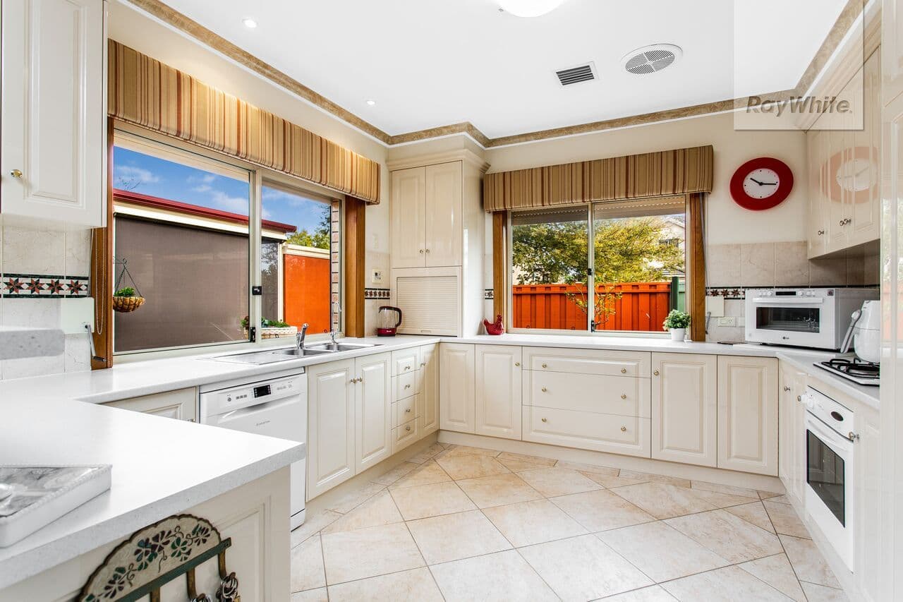 41 Apsley Bend, Tapping, Tapping - Thumbnail 3