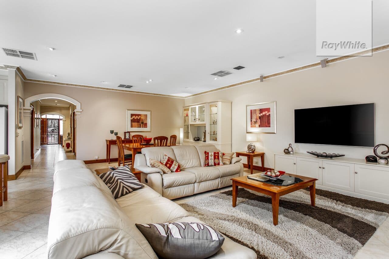 41 Apsley Bend, Tapping, Tapping - Thumbnail 5