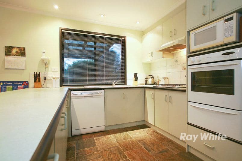 11 Lupin Court, CRANBOURNE NORTH VIC 3977, Cranbourne North - Thumbnail 3