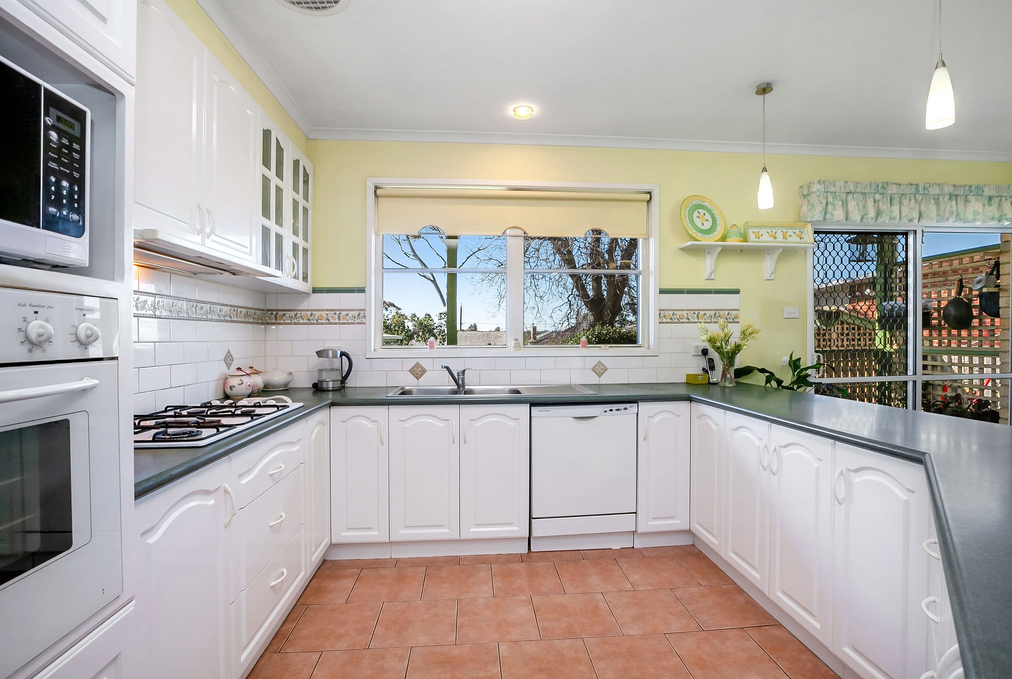 36 Erskine Avenue, Reservoir VIC 3073, Reservoir - Thumbnail 6