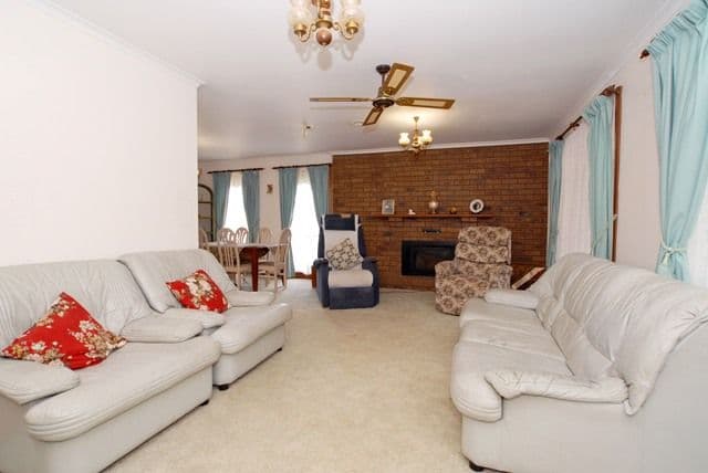 25 Mt Eagle Way, WYNDHAM VALE VIC 3024, Wyndham Vale - Thumbnail 2