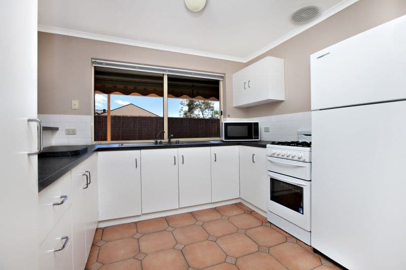4 Madigan Crescent, WOODCROFT SA 5162, Woodcroft - Thumbnail 2