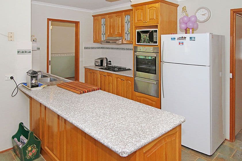 6 Grady Close, MILL PARK VIC 3082, Mill Park - Thumbnail 2