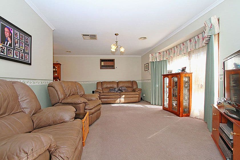 6 Grady Close, MILL PARK VIC 3082, Mill Park - Thumbnail 4