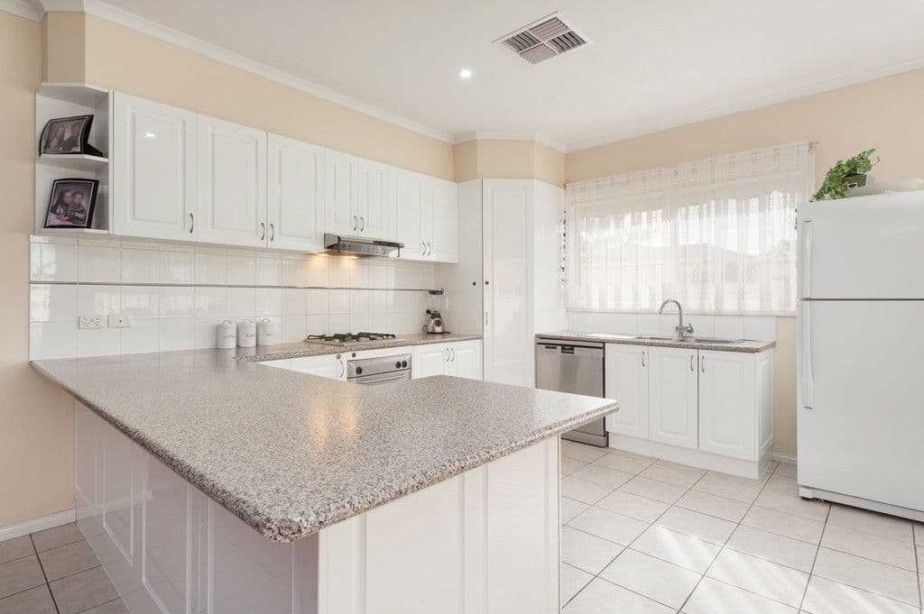 11 Merrivale Place, Roxburgh Park VIC 3064, Roxburgh Park - Thumbnail 2