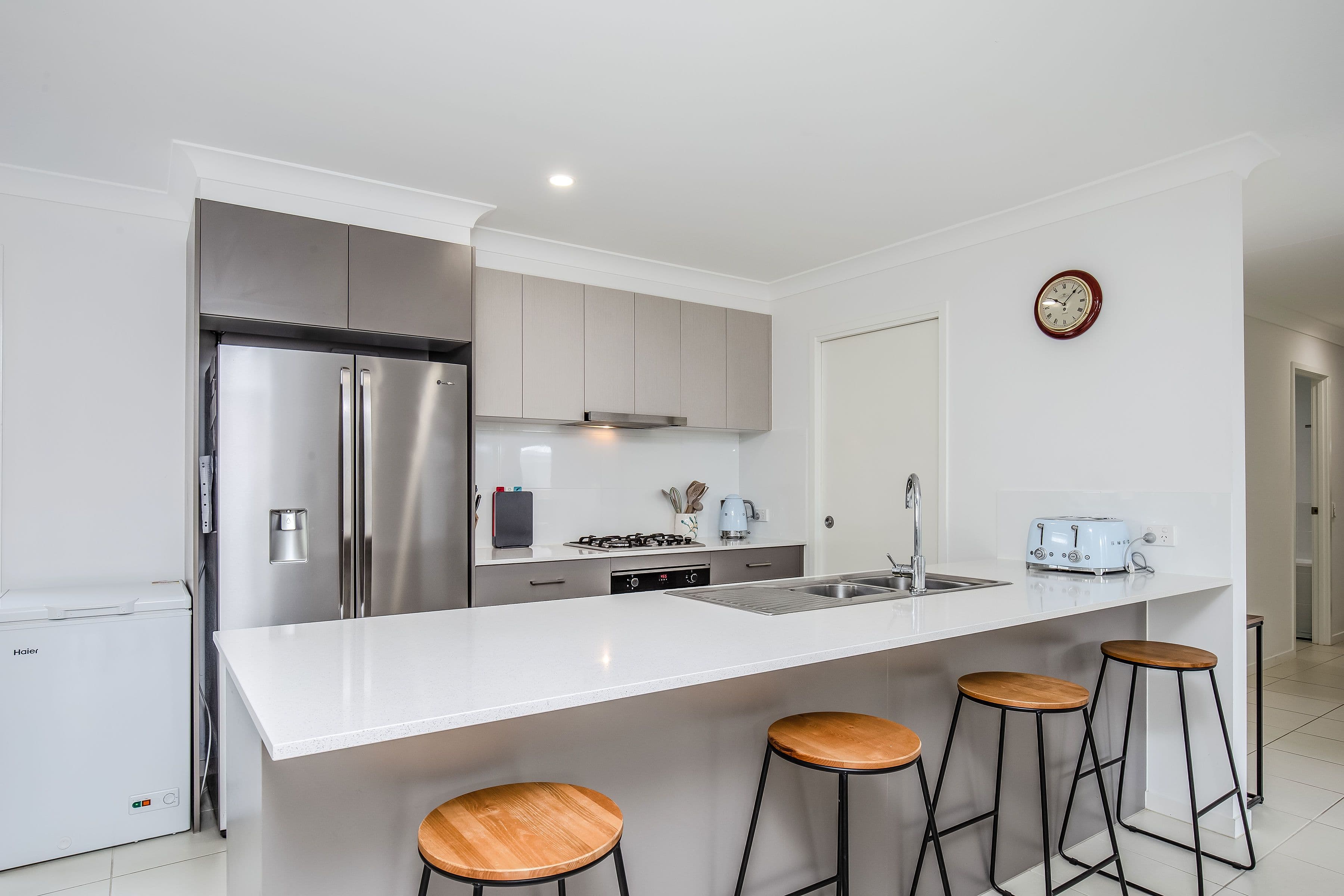 207 Tallagandra Road, Holmview QLD 4207, Holmview - Thumbnail 2