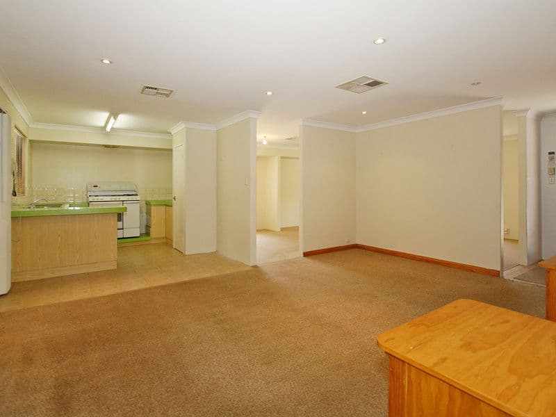22 Kingsford Way, HUNTINGDALE WA 6110, Huntingdale - Thumbnail 2