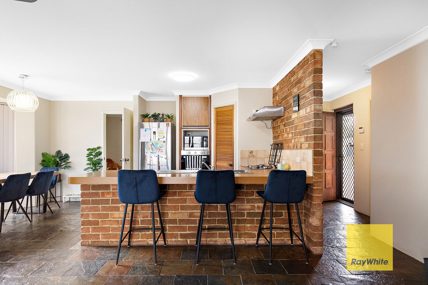 22 Kidman Court, Thornlie WA 6108, Thornlie - Thumbnail 3