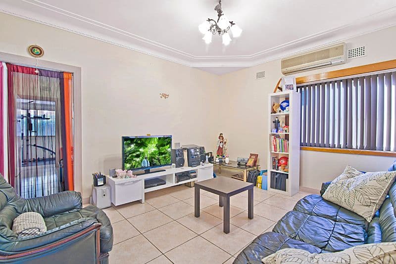 70 Highview Avenue, GREENACRE NSW 2190, Greenacre - Thumbnail 3