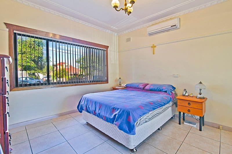 70 Highview Avenue, GREENACRE NSW 2190, Greenacre - Thumbnail 4