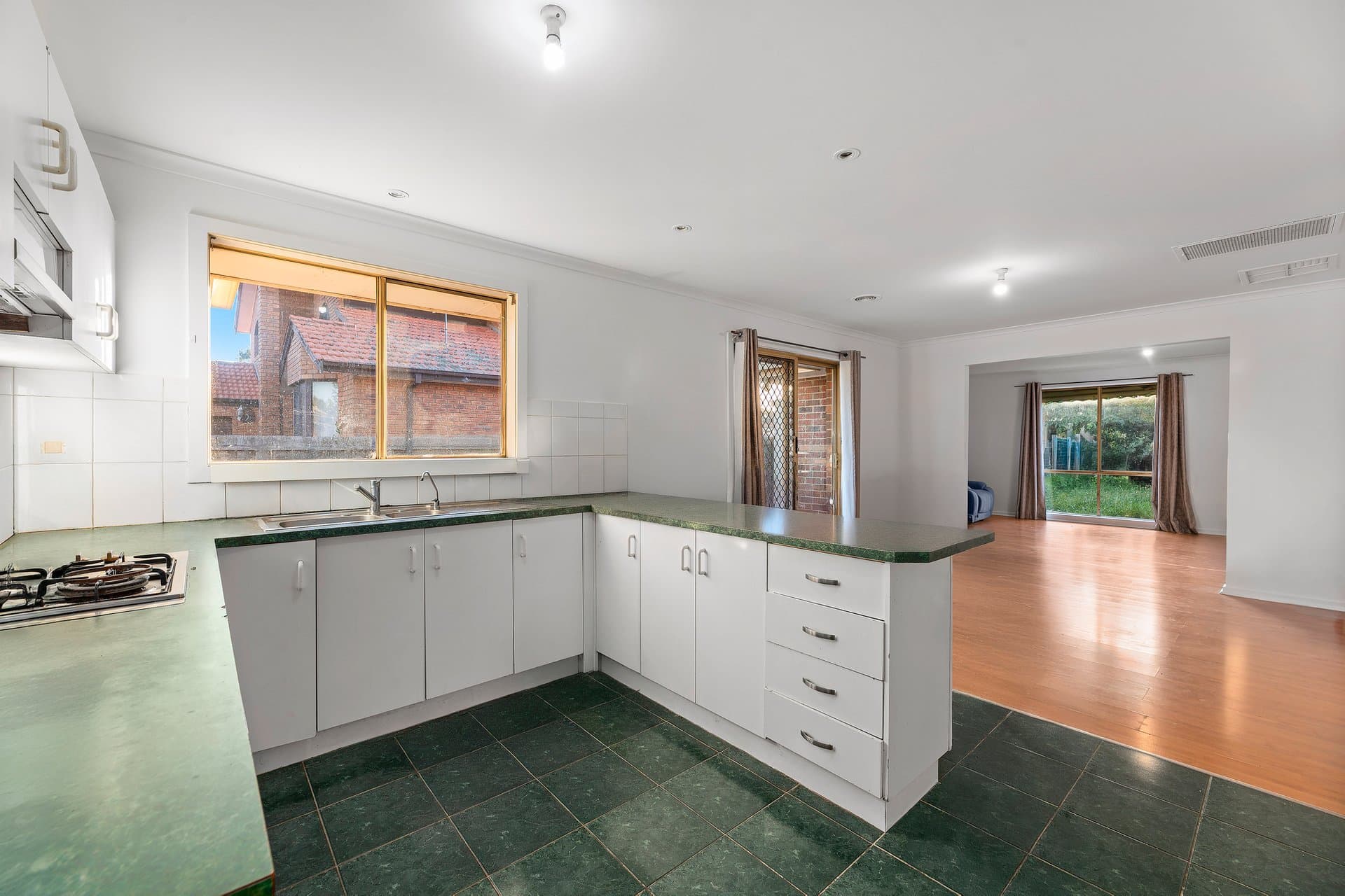 19 Lido Court, Epping - Thumbnail 4