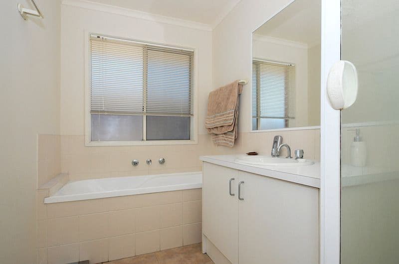 49 Oberon Drive, CARRUM DOWNS VIC 3201, Carrum Downs - Thumbnail 4
