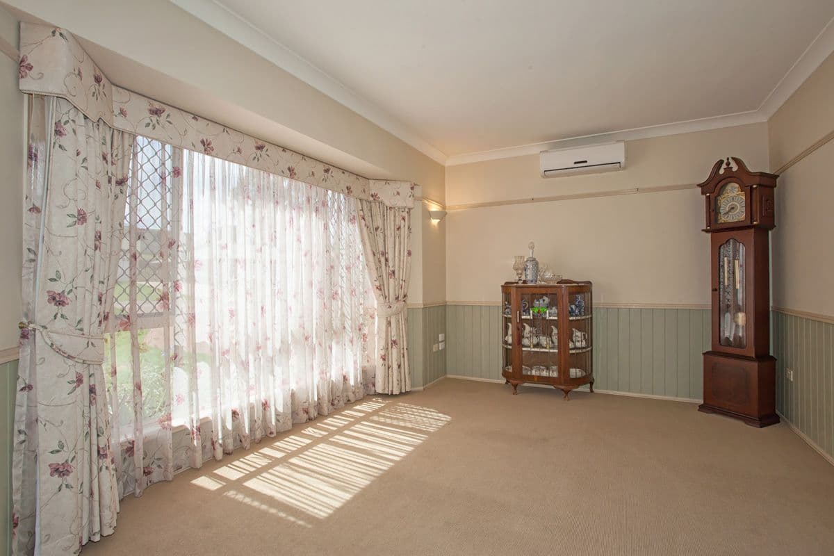 10 Hillcrest Court, KEARNEYS SPRING QLD 4350, Kearneys Spring - Thumbnail 2