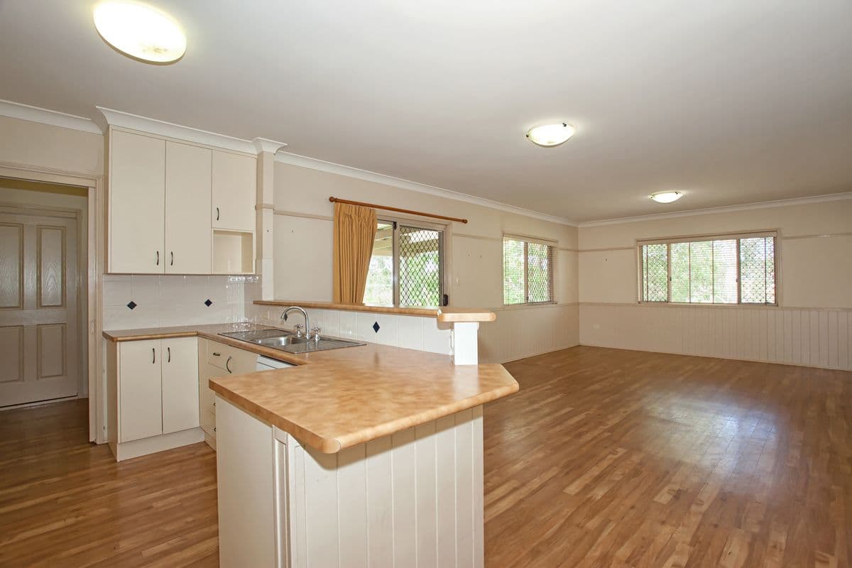 10 Hillcrest Court, KEARNEYS SPRING QLD 4350, Kearneys Spring - Thumbnail 3