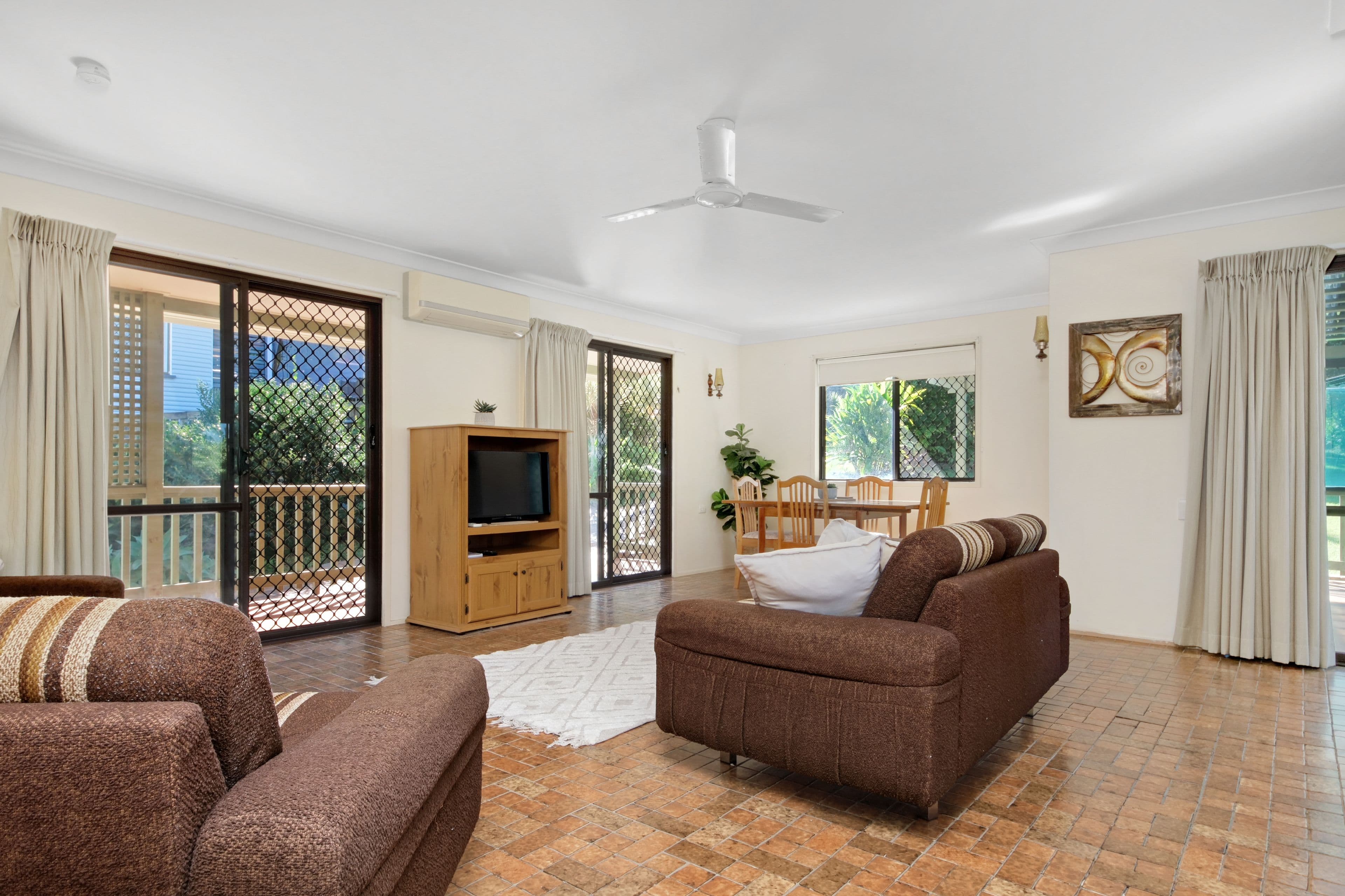 37 Hughes Street, Yeppoon QLD 4703, Yeppoon - Thumbnail 3