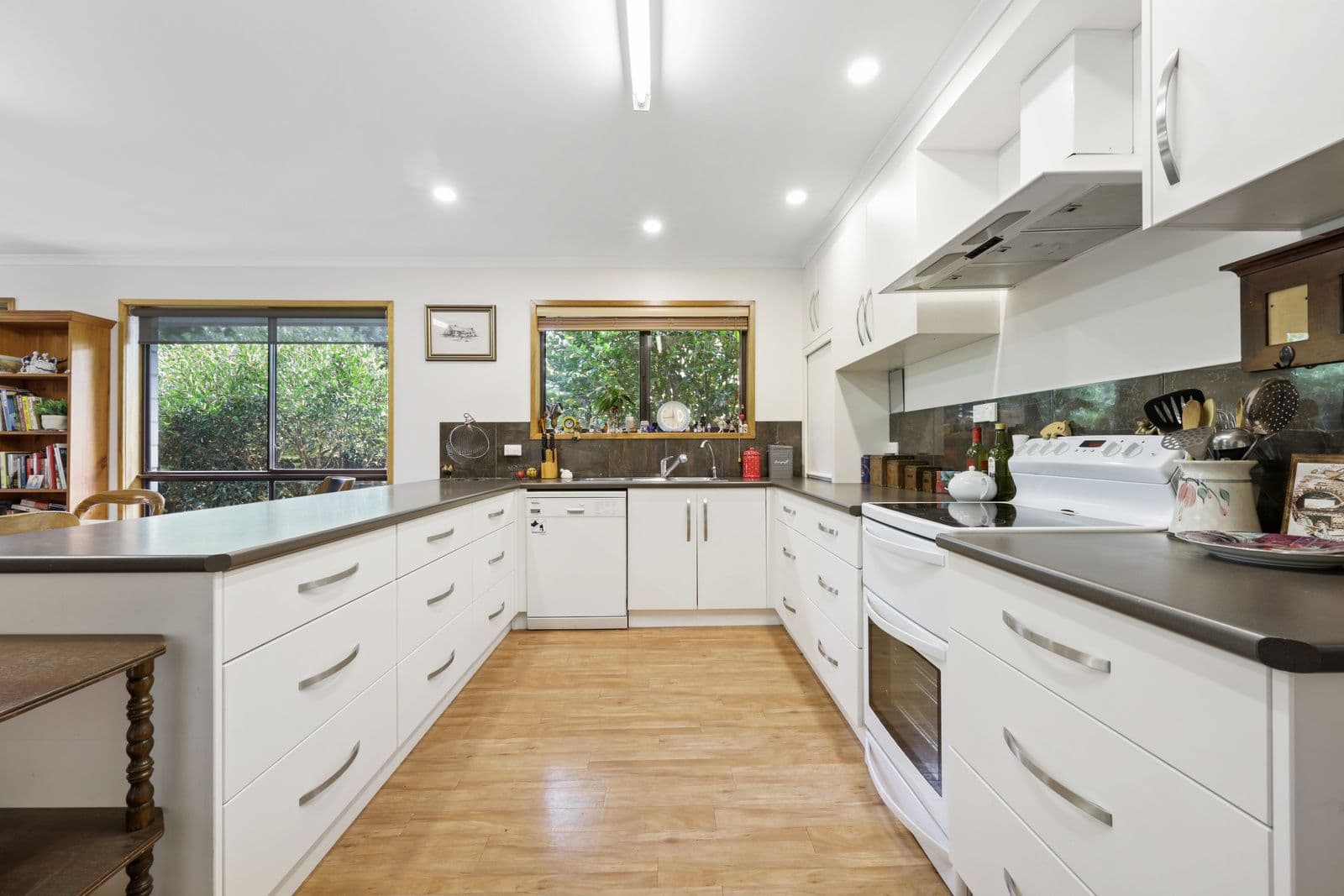 28 Barrett Street, Timboon VIC 3268, Timboon - Thumbnail 3