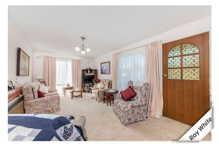 4 Wilsmore Crescent, CHIFLEY ACT 2606, Chifley - Thumbnail 2