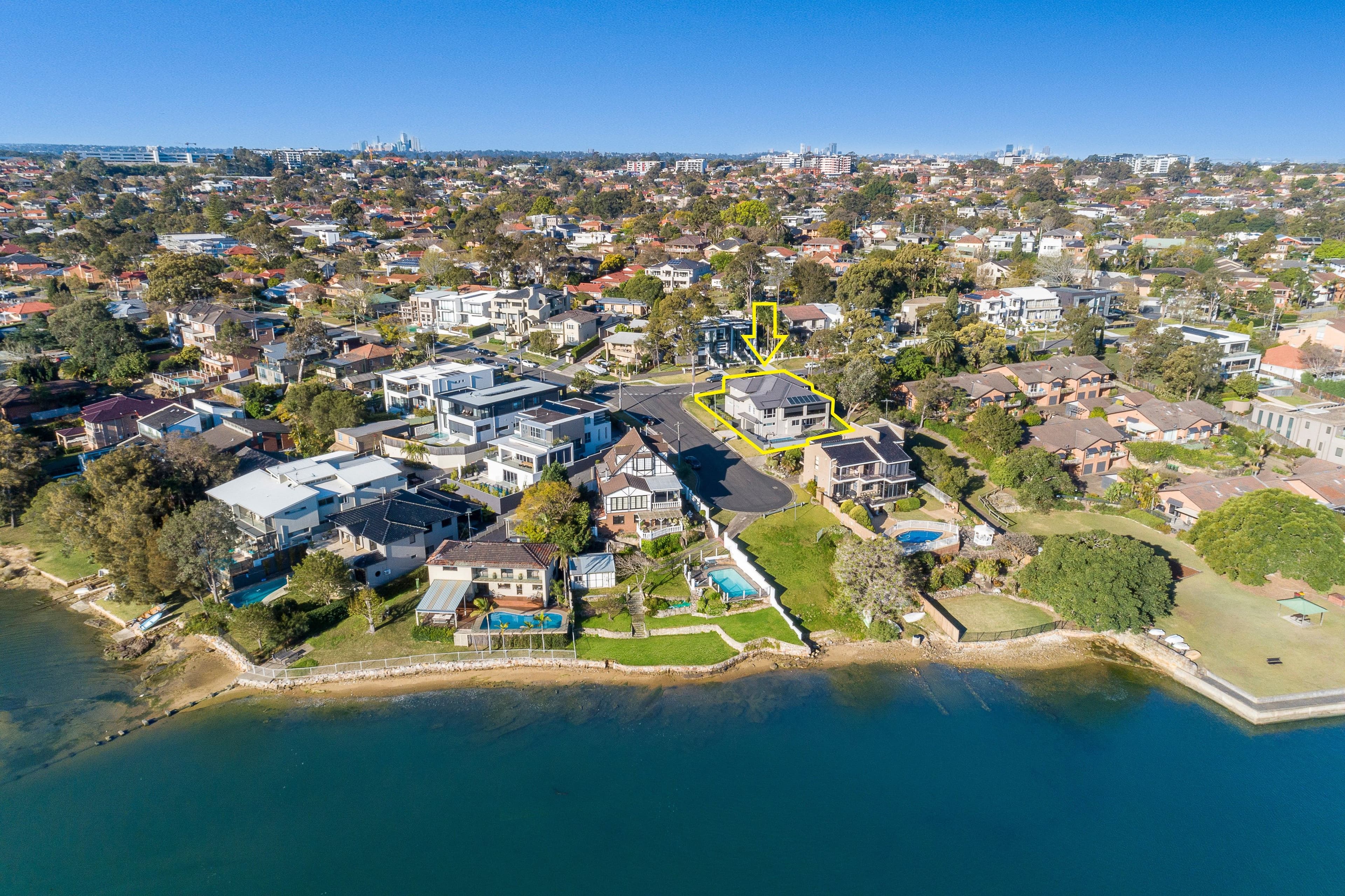 1 Beach Street, Tennyson Point - Thumbnail 2