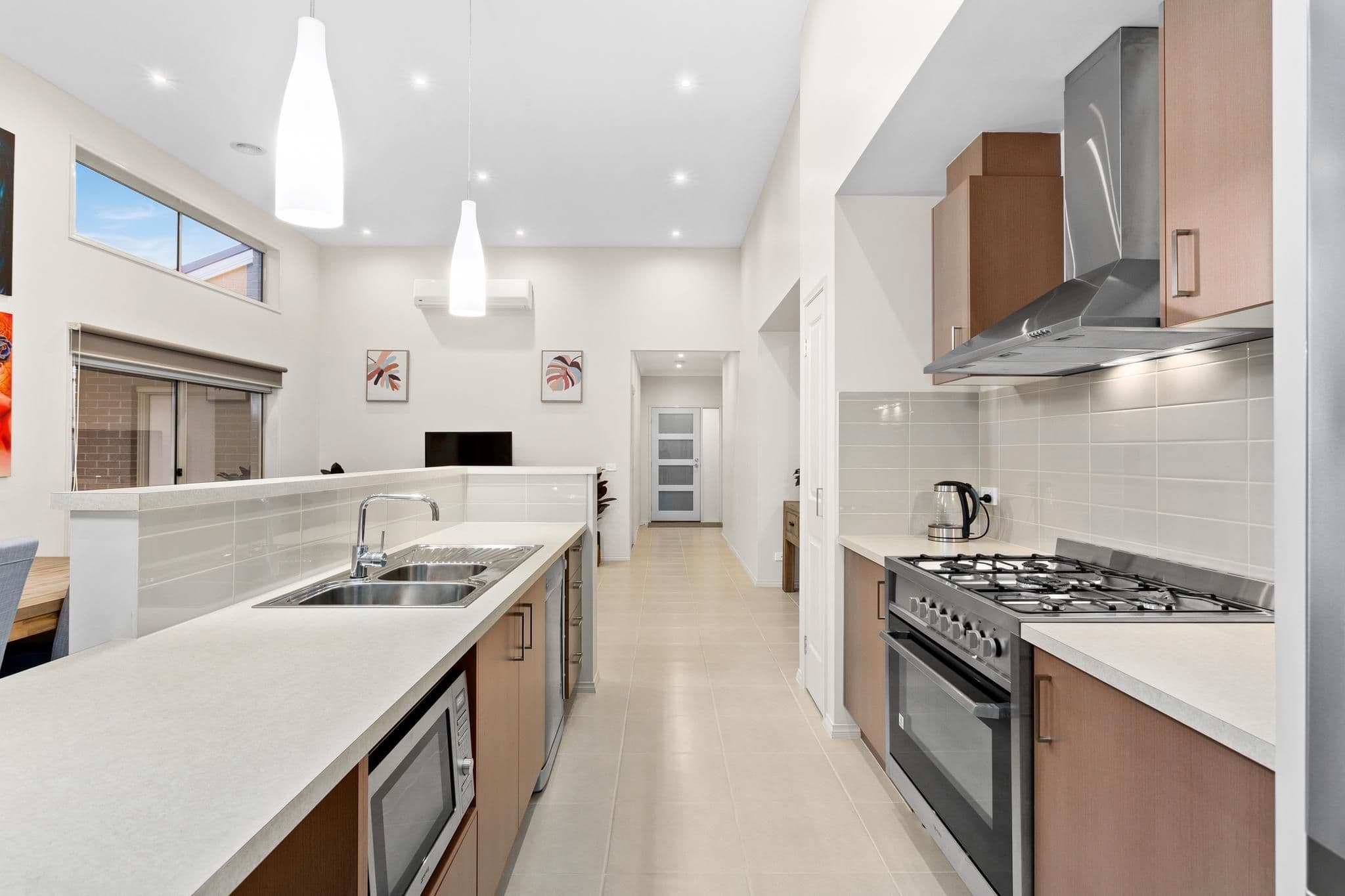 9 Grattan Way, Pakenham VIC 3810, Pakenham - Thumbnail 3