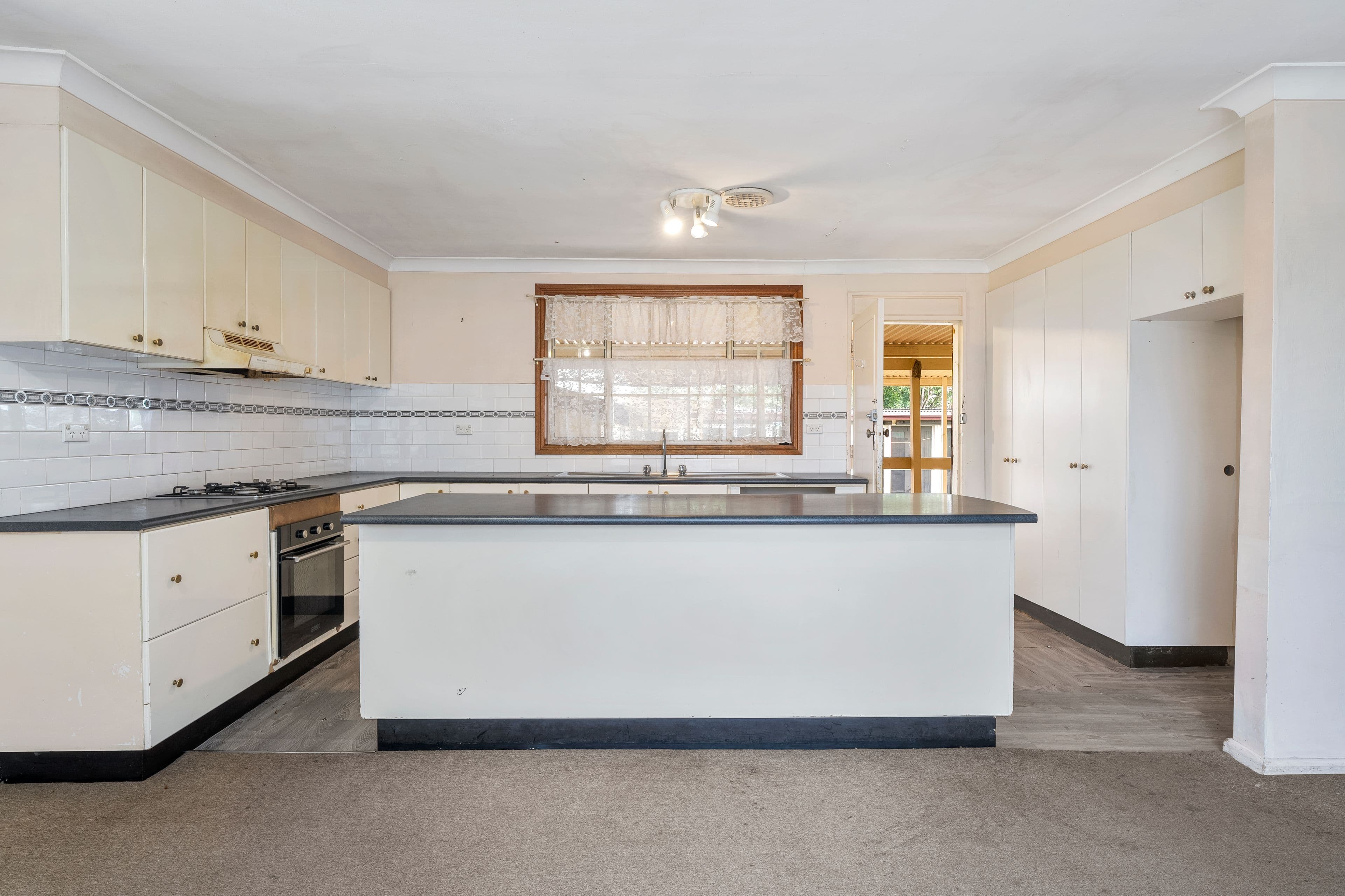 10 Gasmata Crescent, Whalan NSW 2770, Whalan - Thumbnail 2
