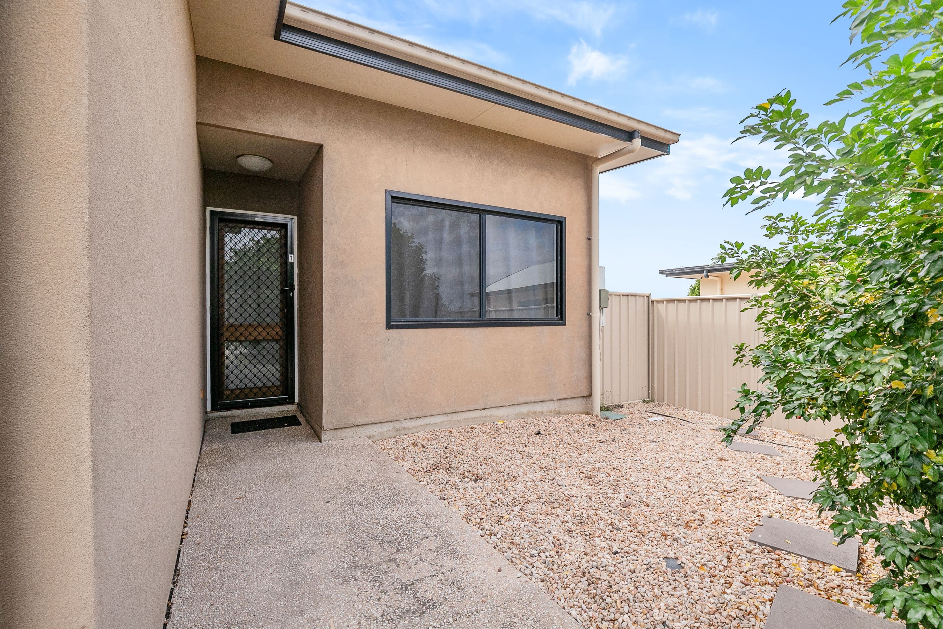 17 Charlton Street, Emerald QLD 4720, Emerald - Thumbnail 2