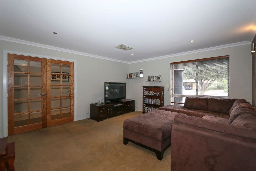 16 Rushbrook Way, Thornlie WA 6108, Thornlie - Thumbnail 3