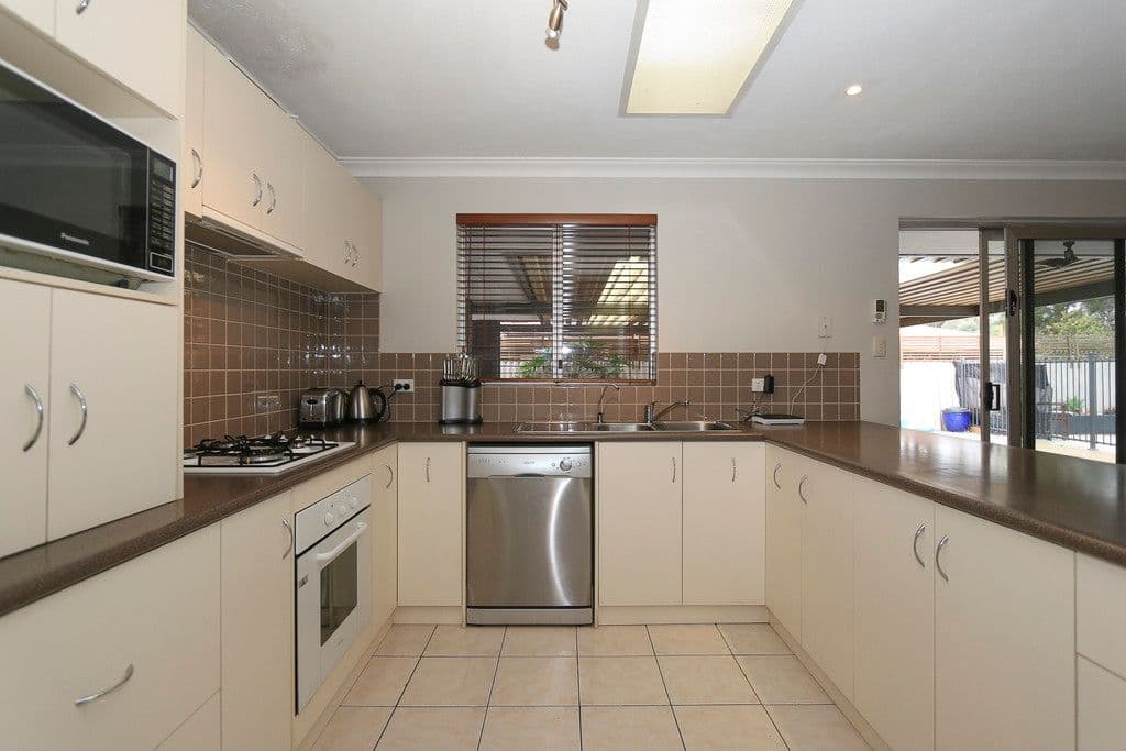 16 Rushbrook Way, Thornlie WA 6108, Thornlie - Thumbnail 8